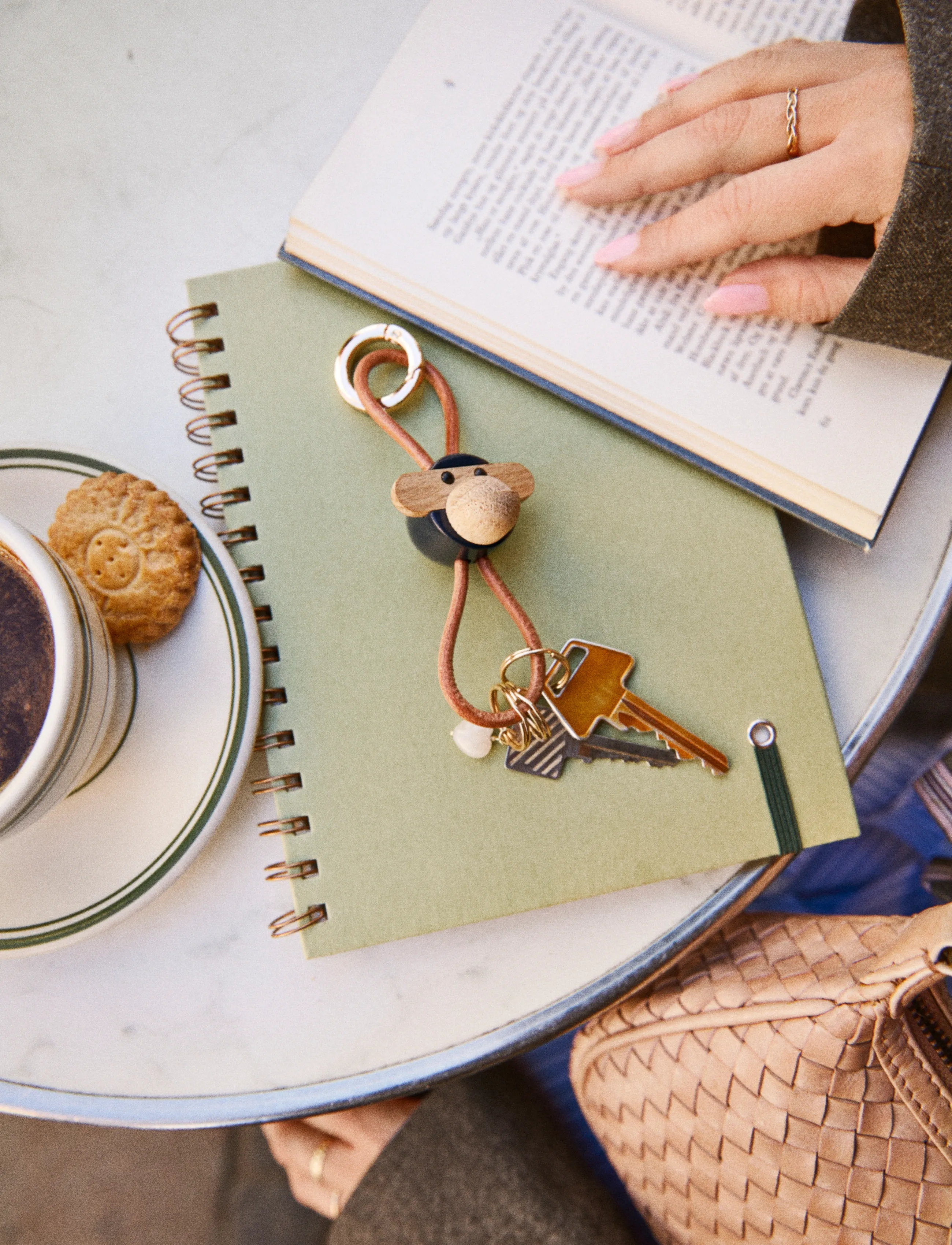 Kay Bojesen Abe Nøglering Guldtonet Metal Med Naturlæder Mørk Grå, 3 cm, Accessories, Grau - Key Rings, Frauen