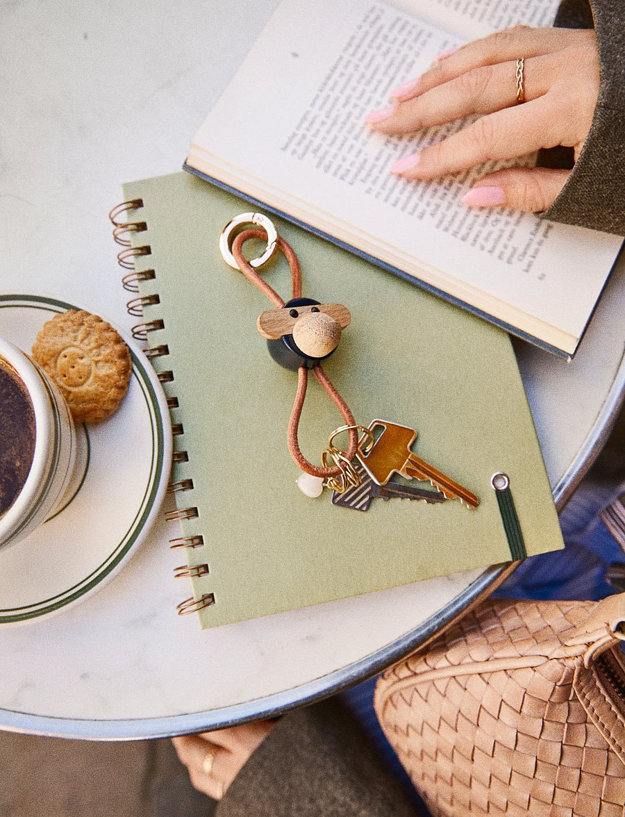 Kay Bojesen - Monkey Keychain golden metal with Natural Leather dark grey - wooden figures - dark grey - 0