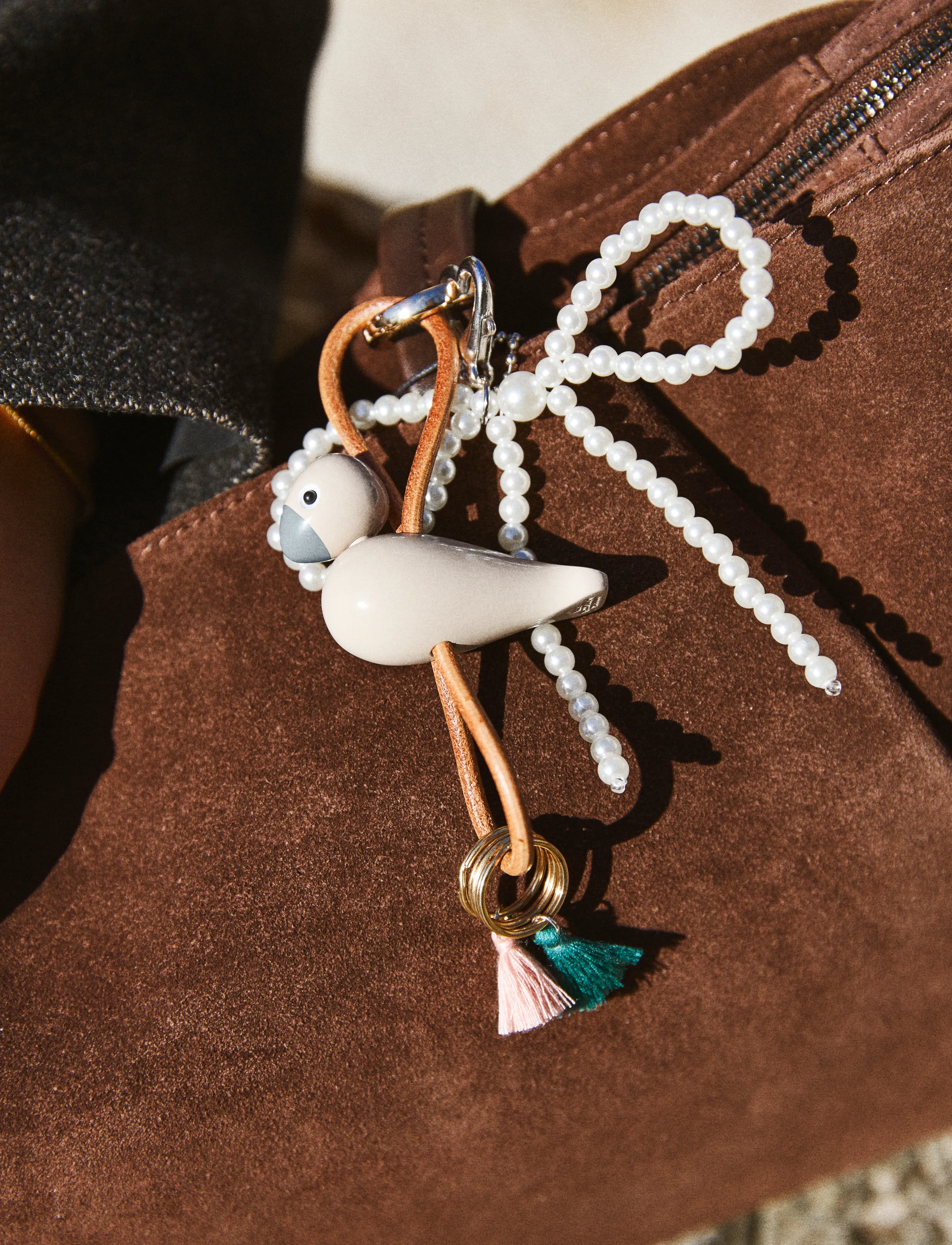 Kay Bojesen Fugl Nøglering Guldtonet Metal Med Naturlæder Sand, 4.5 cm, Accessories, Beige - Key Rings & Bag Charms, Frauen