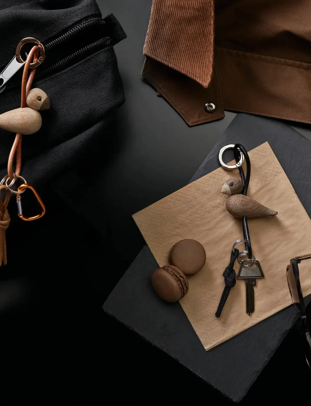 Kay Bojesen - Fågel guld nyckelring med naturläder ek - accessoarer - oak - 4