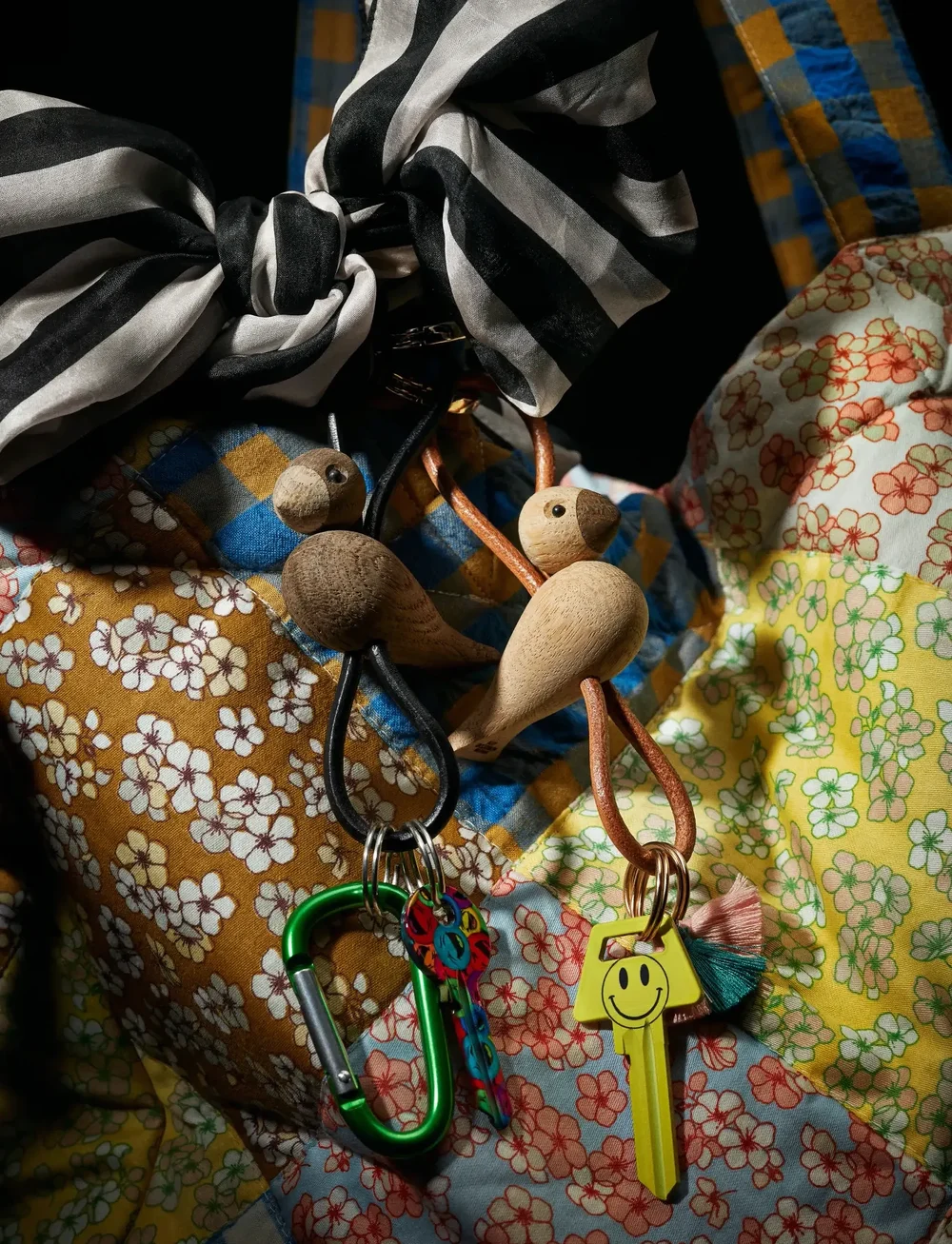 Kay Bojesen - Fågel guld nyckelring med naturläder ek - accessoarer - oak - 5