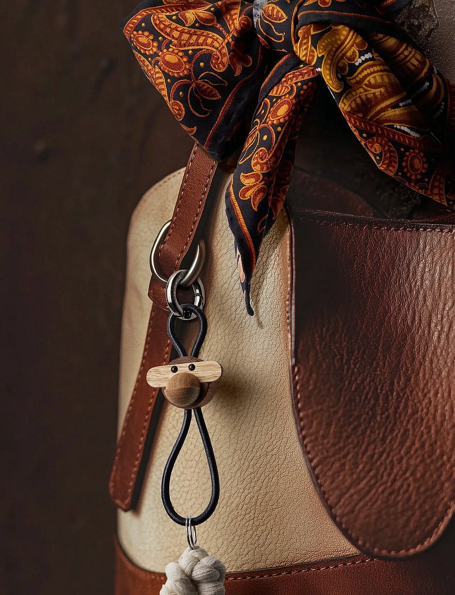Kay Bojesen - Monkey Silver Keychain with Black Leather teak/limba - schlüsselanhänger - teak/limba - 3