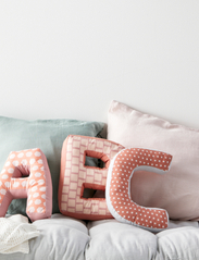 Kid's Concept - ABC cushions pink multi EDVIN - laagste prijzen - multi - 1