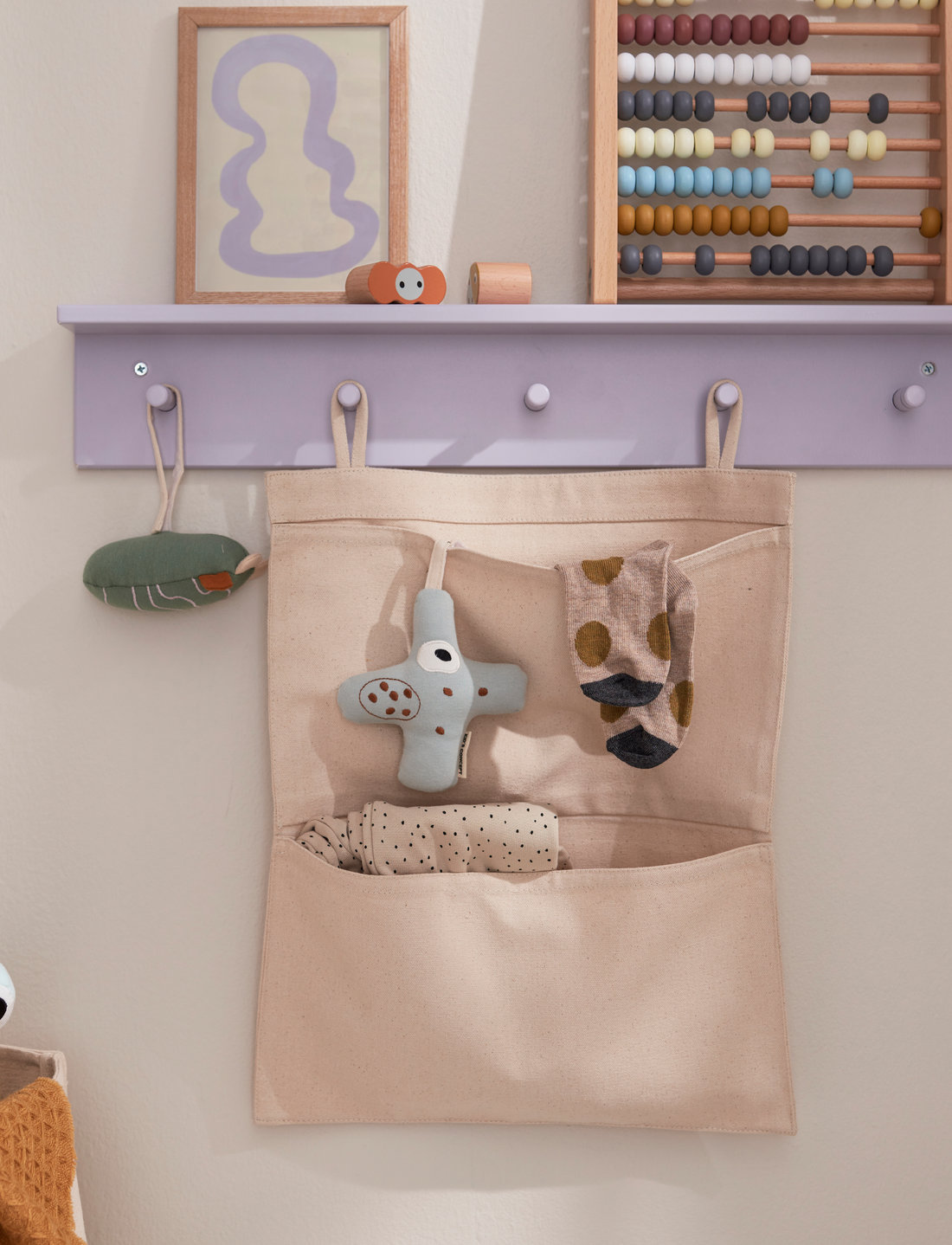 Kids shelf with hooks hotsell