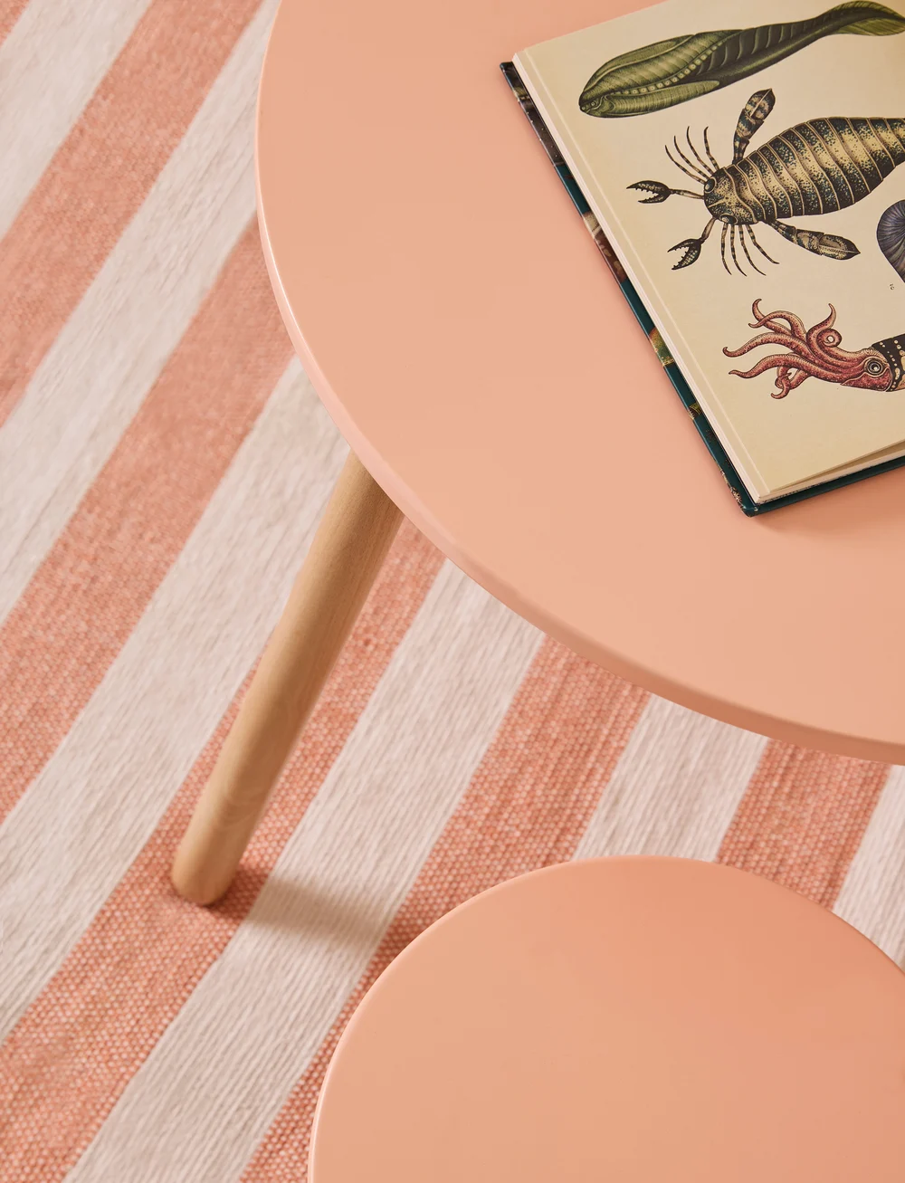 Kid's Concept - Stool and table set apricot - lastetoa komplektid - pink - 3