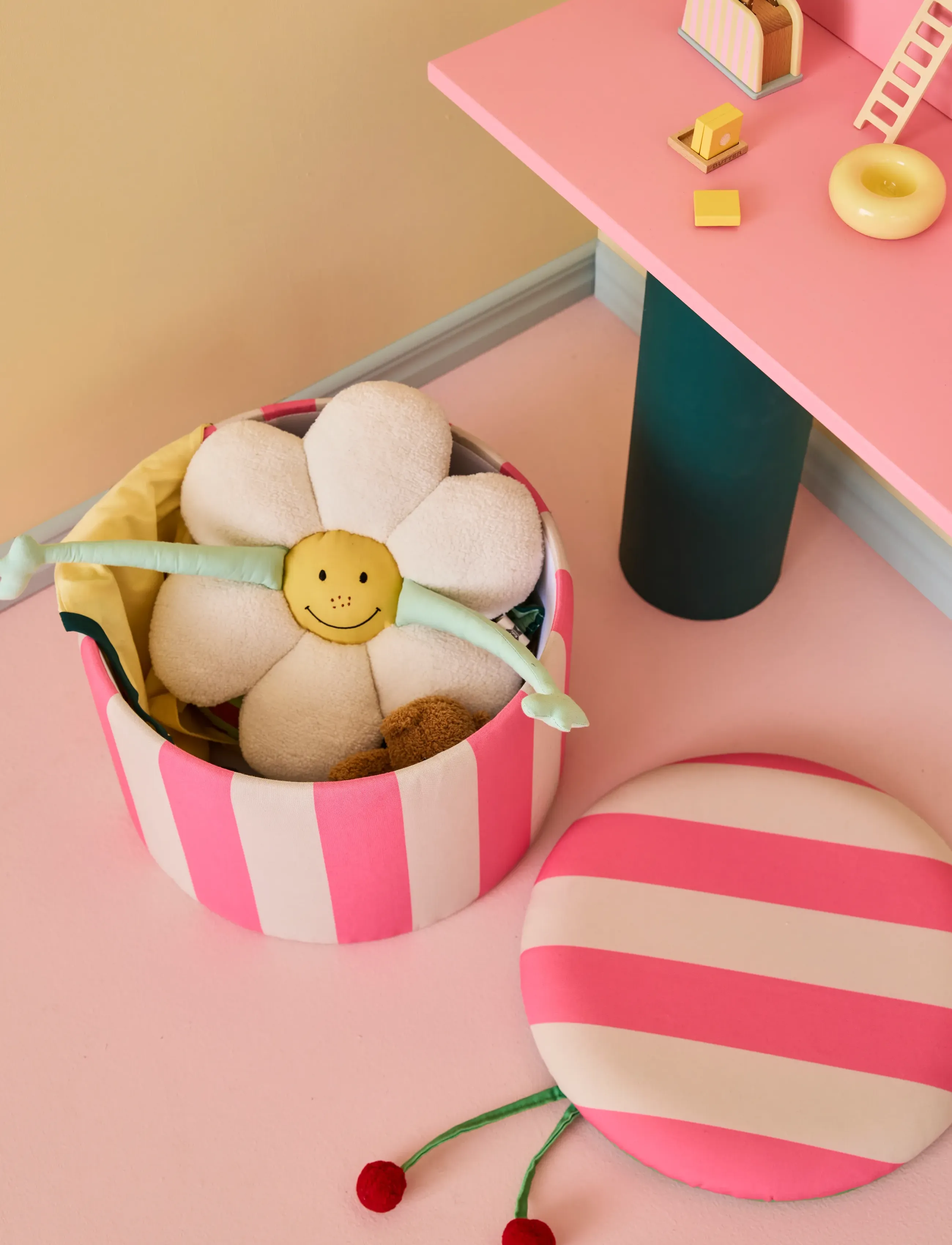 Kid's Concept - Pouffe cylinder with storage pink - multi - 3