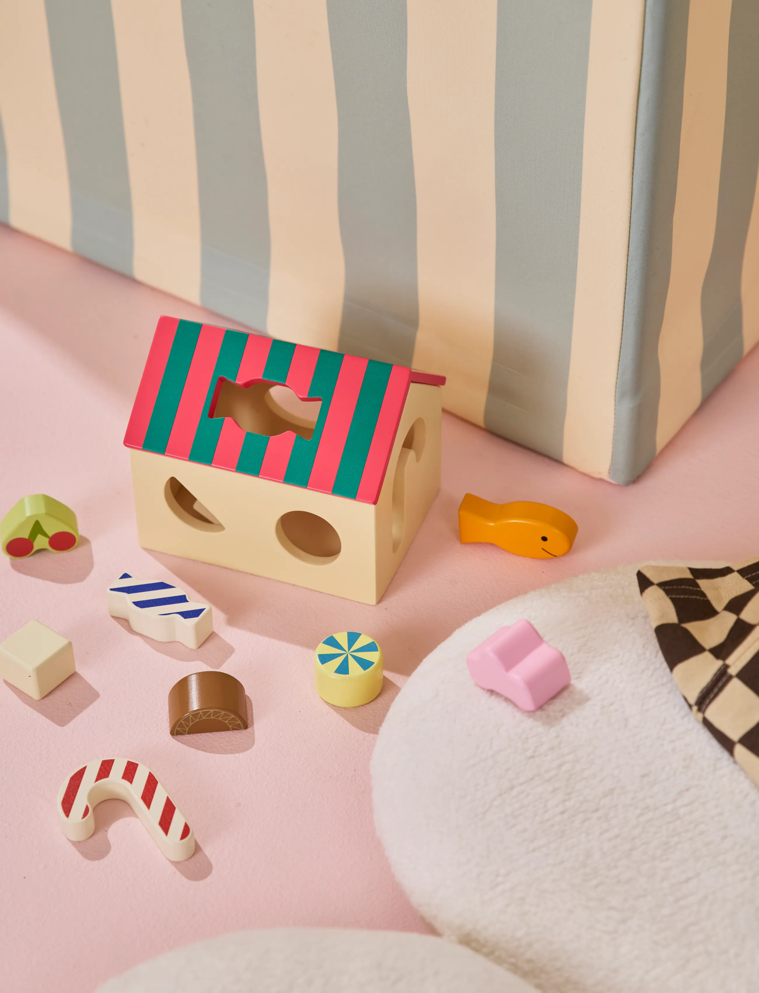 Kid's Concept - Sorter box house Swedish Candy - multi - 4