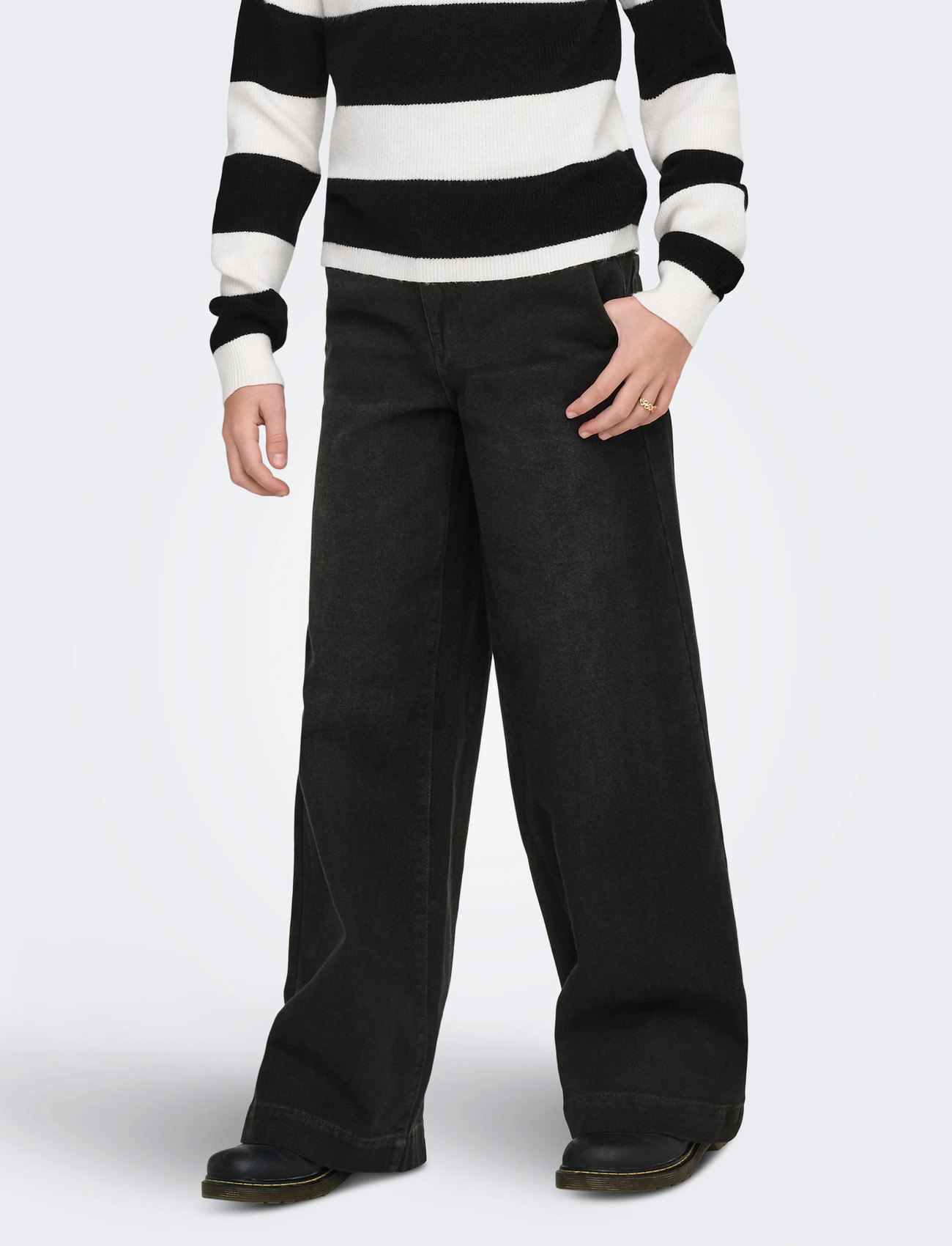 Washed Black Comet Wide Denim Jeans Noos str. 122