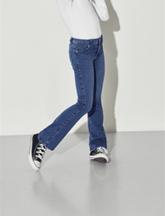 Kids Only - KONROYAL LIFE REG FLARED PIM504 NOOS - bootcut jeans - medium blue denim - 2