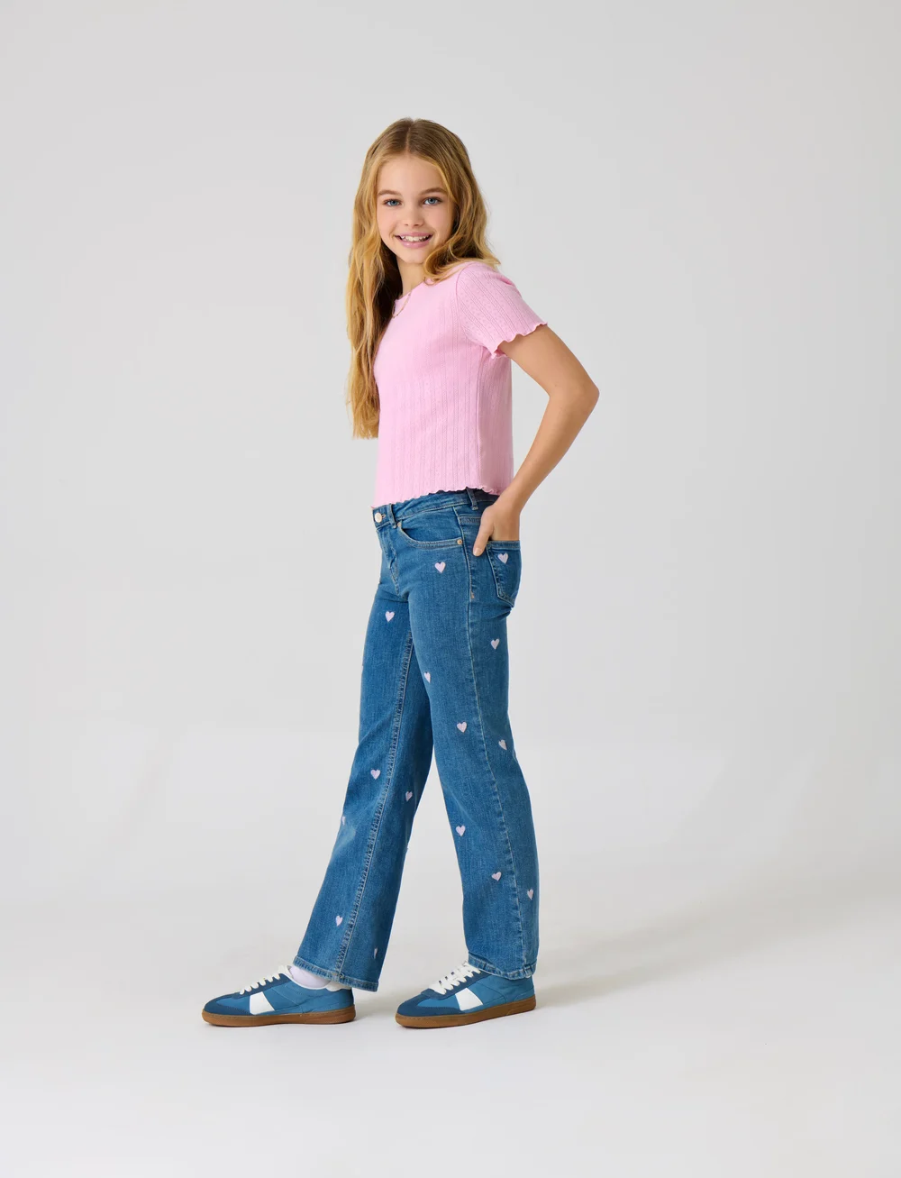 Kids Only - KOGJUICY WIDE LEG HEART EMB JEANS NOOS - bootcut jeans - light medium blue denim - 0
