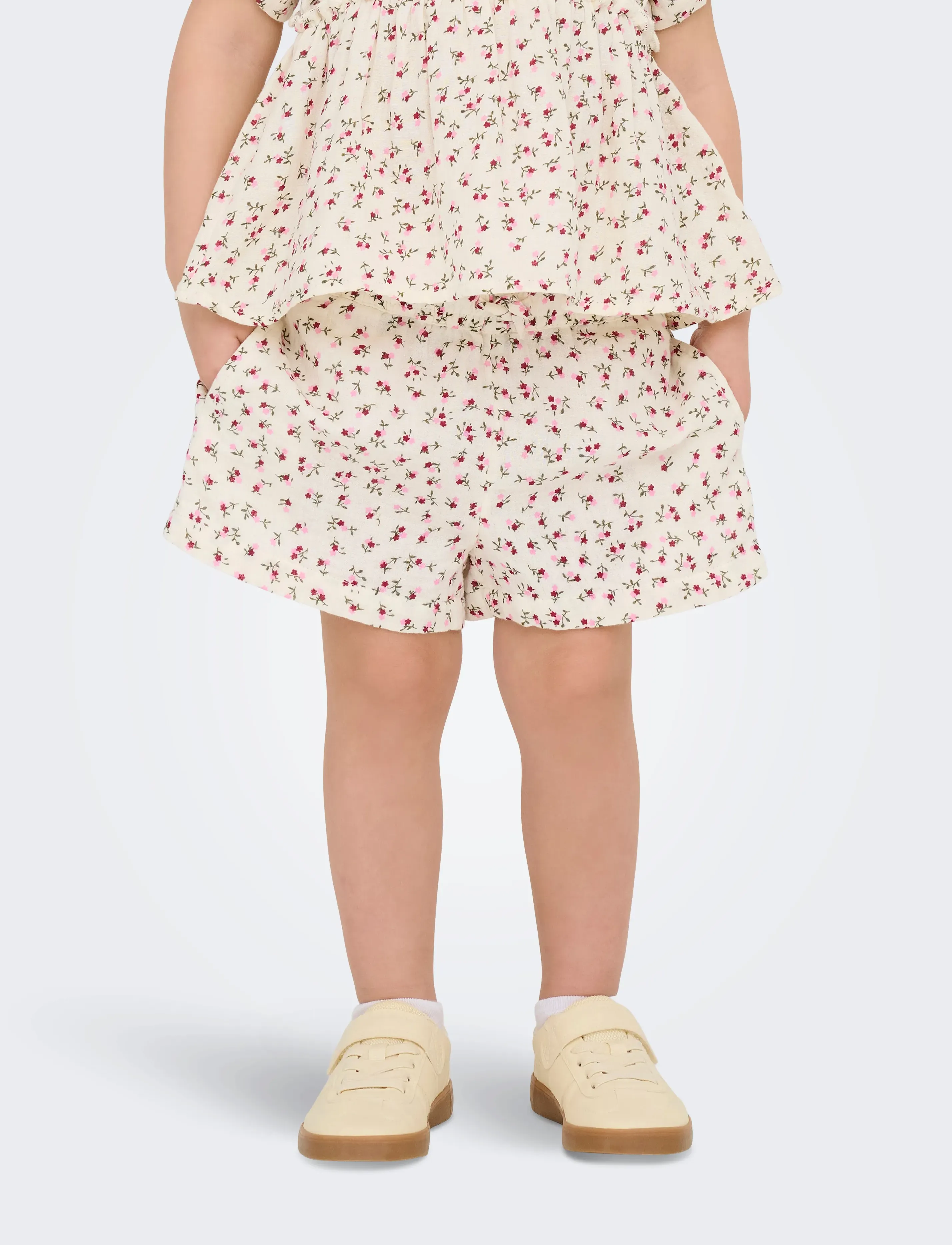 Kids Only Kmgthyra Life String Shorts Wvn Noos, 110, Cream, Underdele > Shorts, Børn