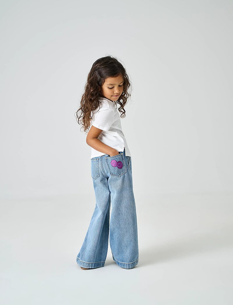 Kids Only - KMGCOMET SMILEY WIDE DNM NOOS - pantalons larges - light blue denim - 3