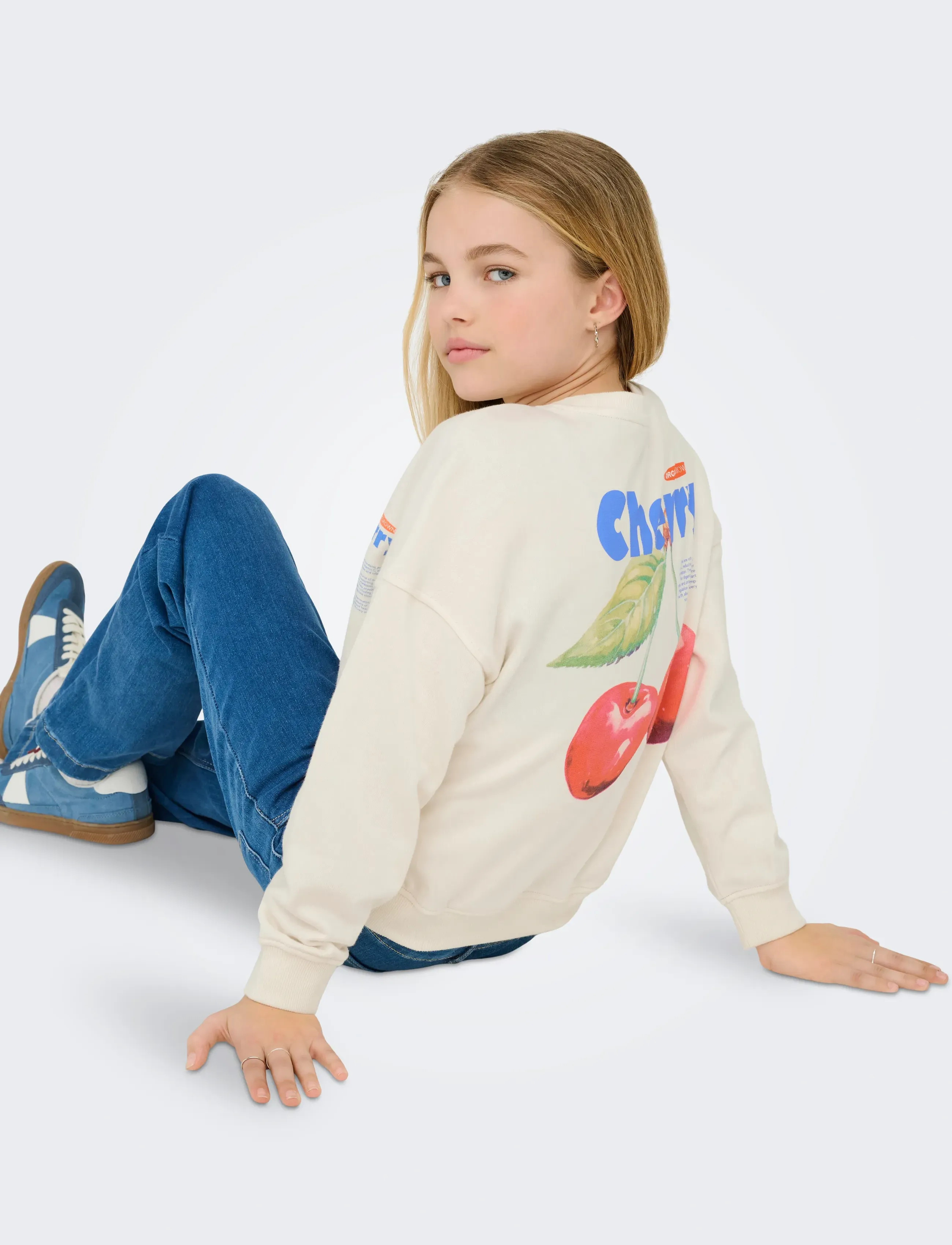 Kids Only - KOGPHILEA LIFE L/S OVZFRUIT ONECK UB SWT - sweat-shirt - tofu - 4
