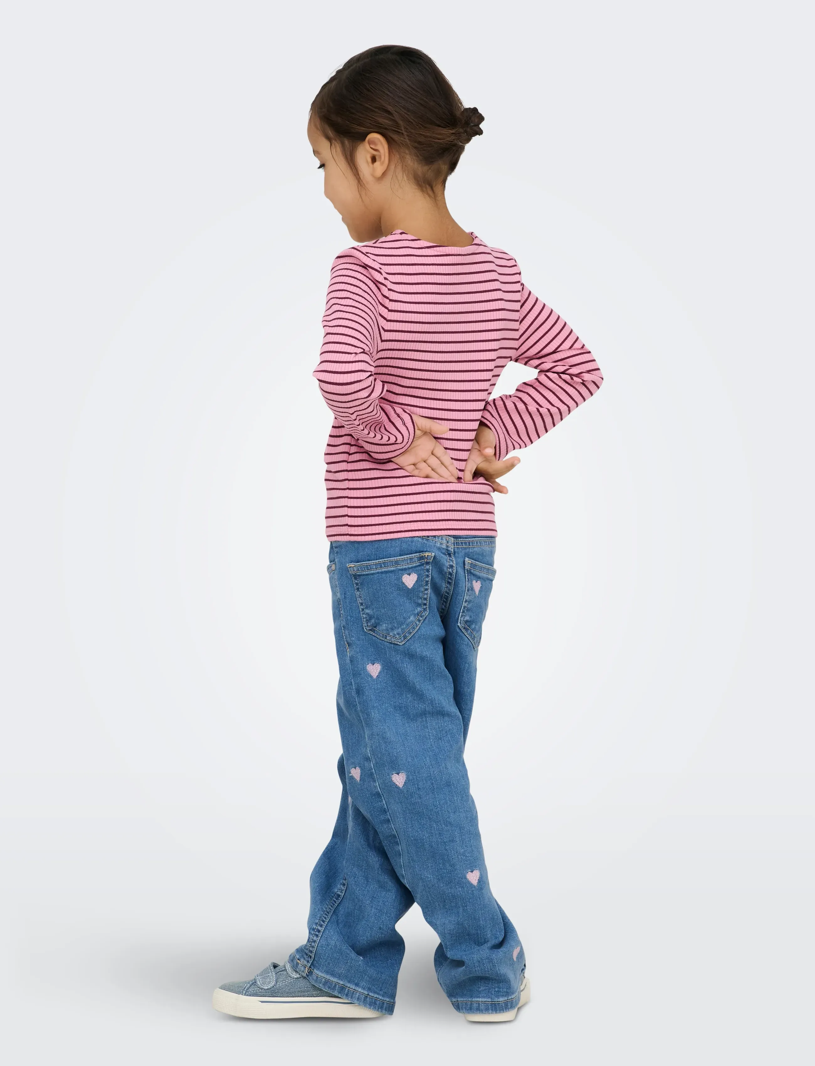 Kids Only - KMGJUICY WIDE LEG HEART EMB JEANS NOOS - pantalons larges - light medium blue denim - 3