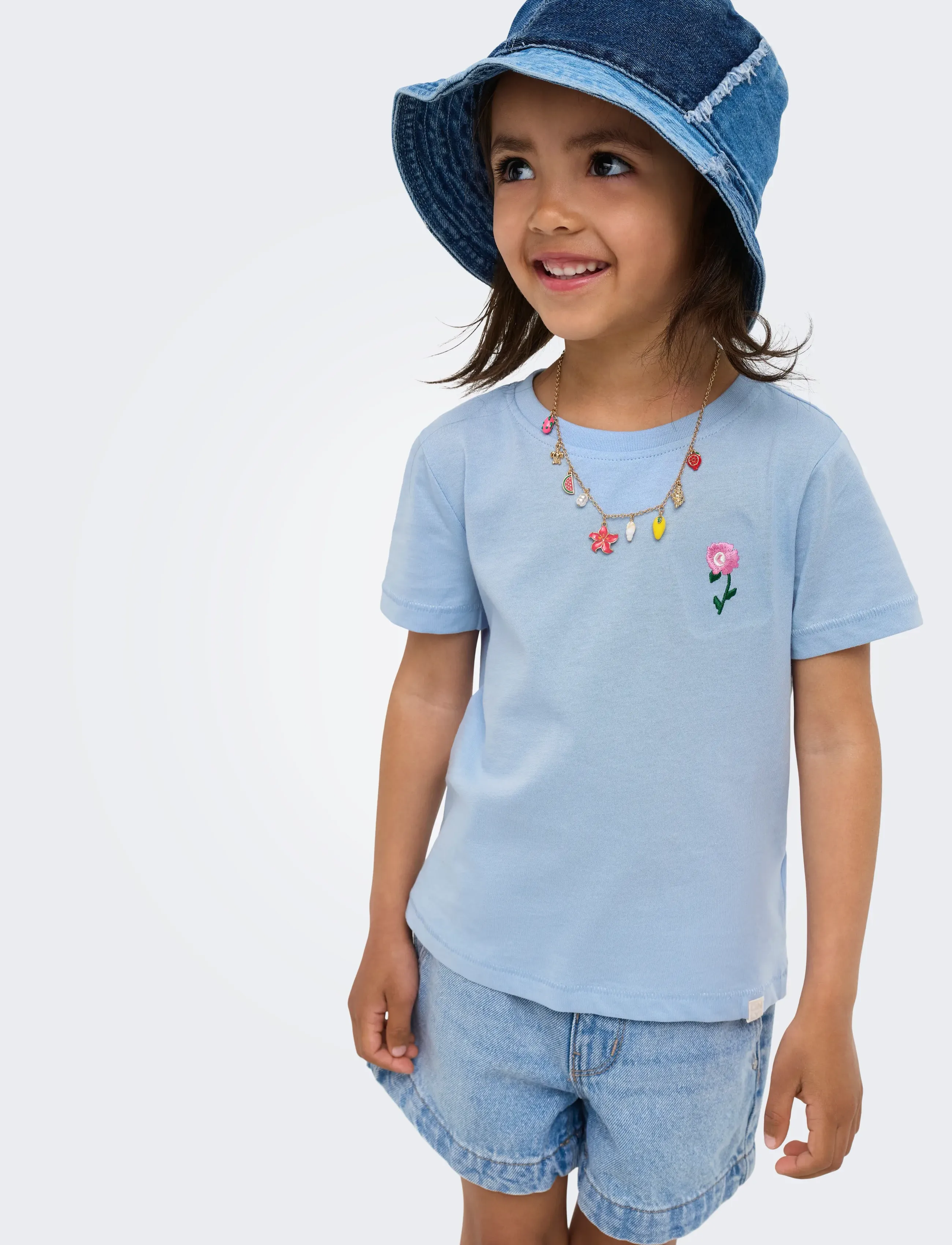 Kids Only - KMGVEGA LIFE SS REG EMB TEE BOX JRS NOOS - kortærmede t-shirts - soft chambray - 5