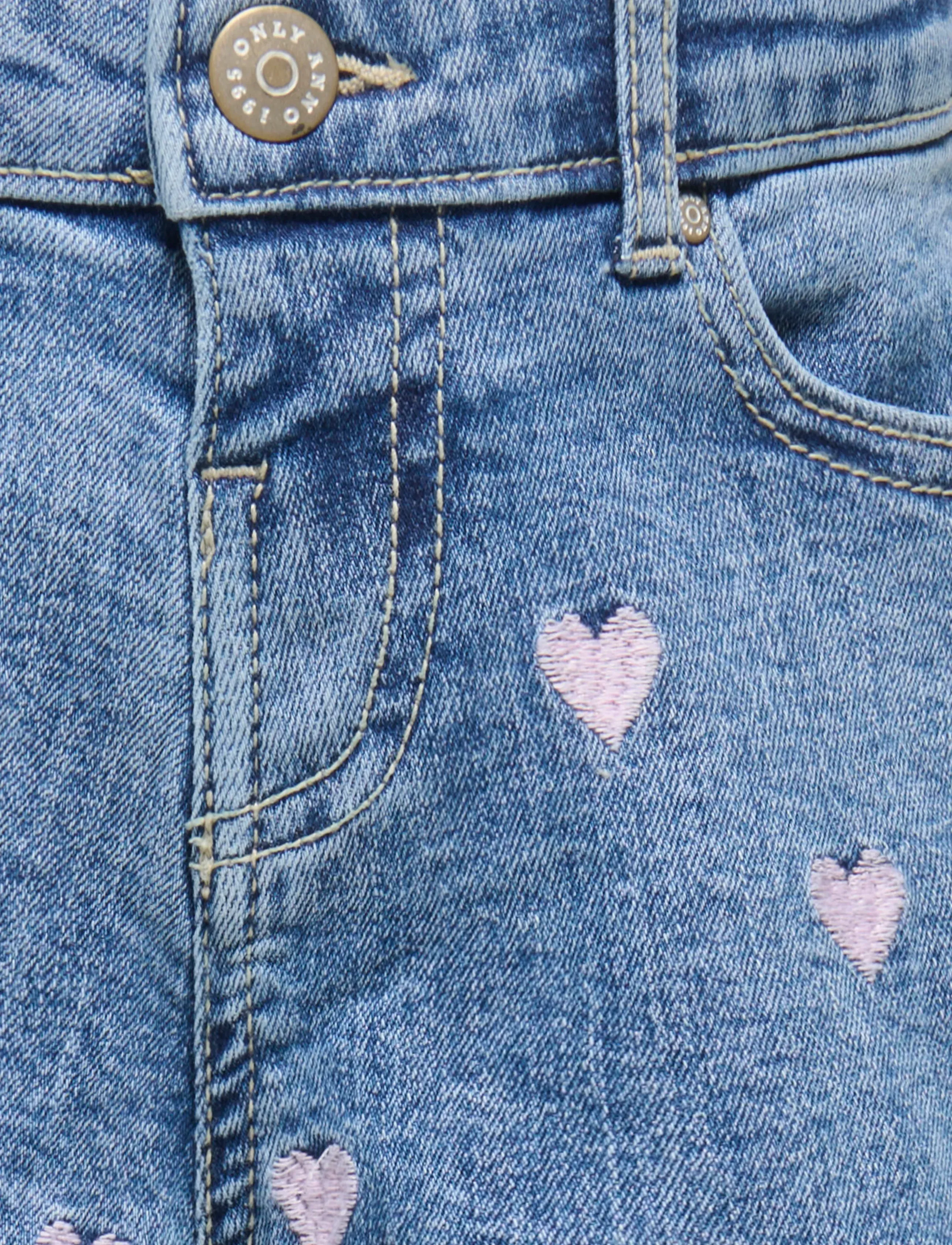 Kids Only - KMGJUICY HEART EMB SHORTS DNM NOOS - short en jeans - light medium blue denim - 2
