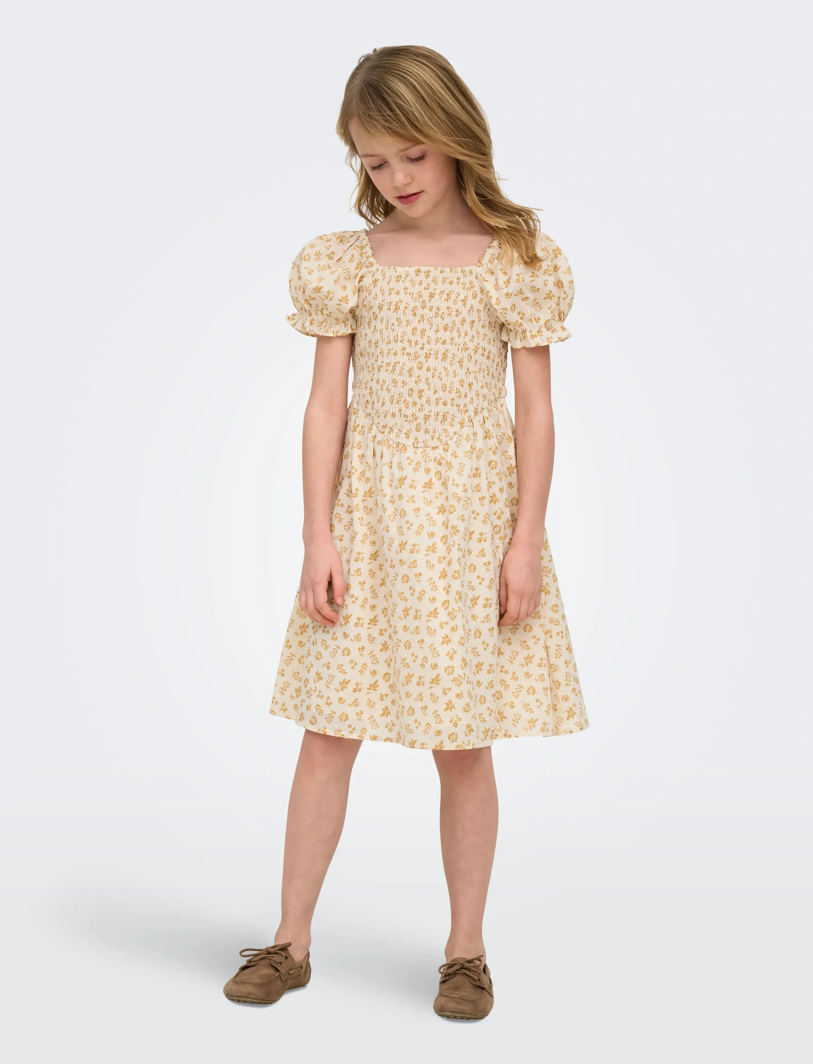 Kids Only KOGERIL SS SMOCK DRESS WVN - Stutterma casual kjólar - CLOUD DANCER / beige