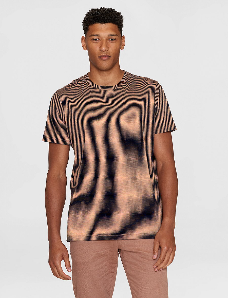 Knowledge Cotton Apparel - Narrow striped slub t-shirt - GOTS/ - brown stripe - 0
