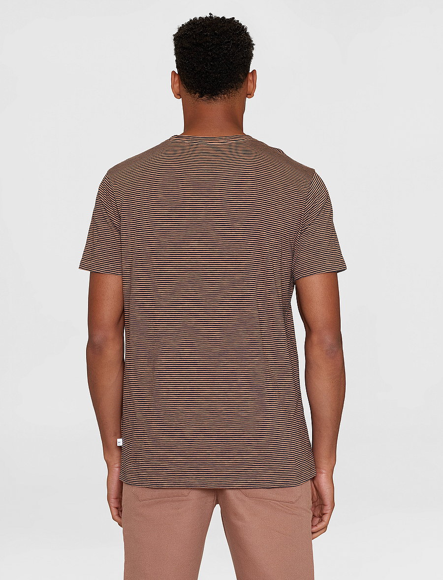 Knowledge Cotton Apparel - Narrow striped slub t-shirt - GOTS/ - brown stripe - 3