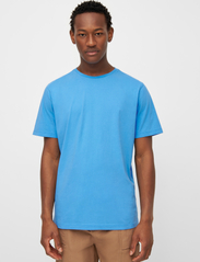 Knowledge Cotton Apparel - AGNAR basic t-shirt - Regenerative - lägsta priserna - azure blue - 2