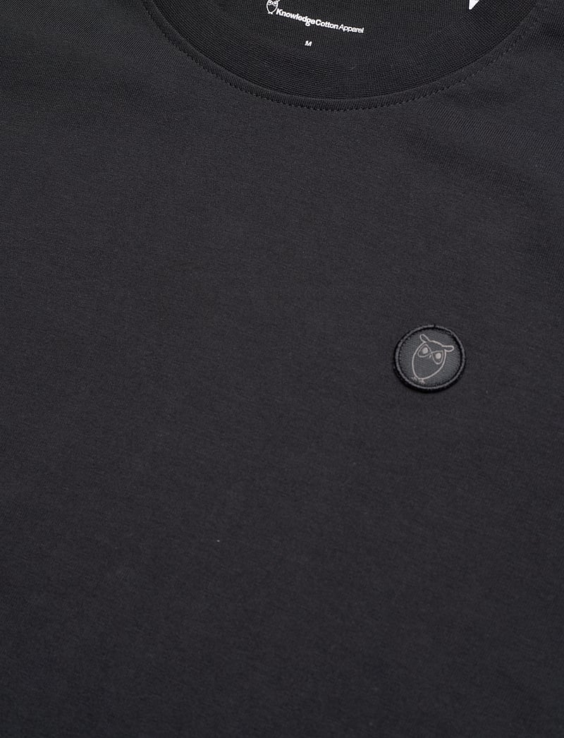 Knowledge Cotton Apparel - LOKE badge tee - Regenerative Organ - kortærmede t-shirts - black jet - 3