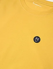 Knowledge Cotton Apparel - LOKE badge tee - Regenerative Organ - mažiausios kainos - misted yellow - 5