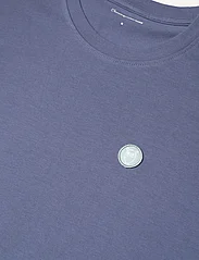 Knowledge Cotton Apparel - LOKE badge tee - Regenerative Organ - mažiausios kainos - moonlight blue - 5