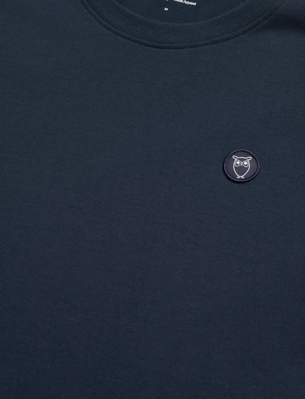 Knowledge Cotton Apparel - LOKE badge tee - Regenerative Organ - kurzärmelig - total eclipse - 4