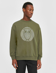 Knowledge Cotton Apparel - Loose fit sweat with owl print - GO - truien en hoodies - dark olive - 2