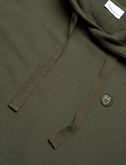 Knowledge Cotton Apparel - ARVID basic hood badge sweat - GOTS - džemperi ar kapuci - forrest night - 5