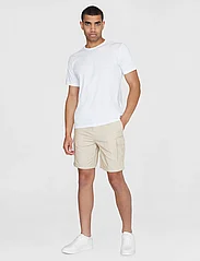 Knowledge Cotton Apparel - FIG loose cargo poplin shorts - GOT - cargo shorts - light feather gray - 4