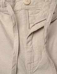 Knowledge Cotton Apparel - FIG loose Linen look shorts - GOTS/ - kasdienio stiliaus šortai - light feather gray - 3