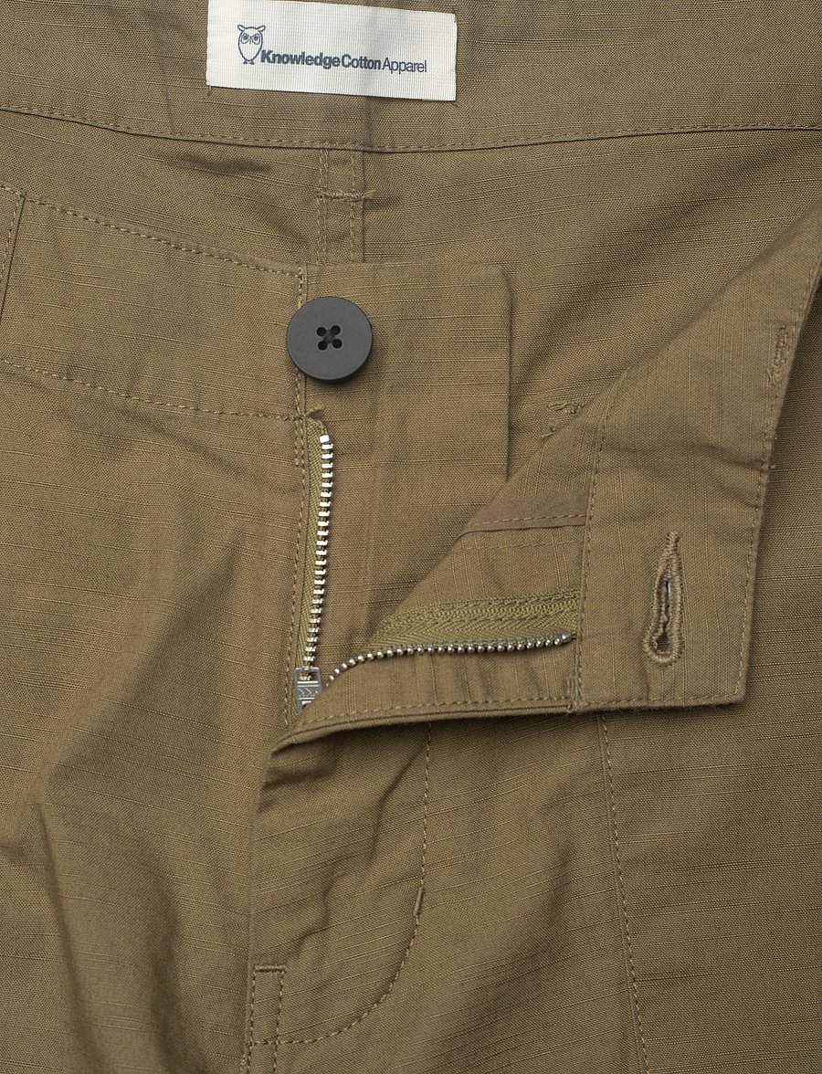 Knowledge Cotton Apparel - FLINT wide slub yarn shorts - GOTS/ - cargo shorts - burned olive - 3