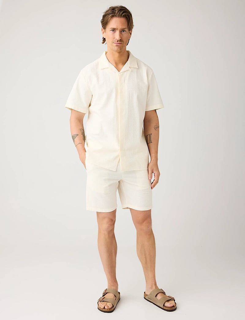 Knowledge Cotton Apparel - Fig loose seersucker shorts - casual shorts - egret - 0