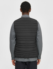 Knowledge Cotton Apparel - GO ANYWEAR quilted padded zip vest - pavasara jakas - black jet - 3