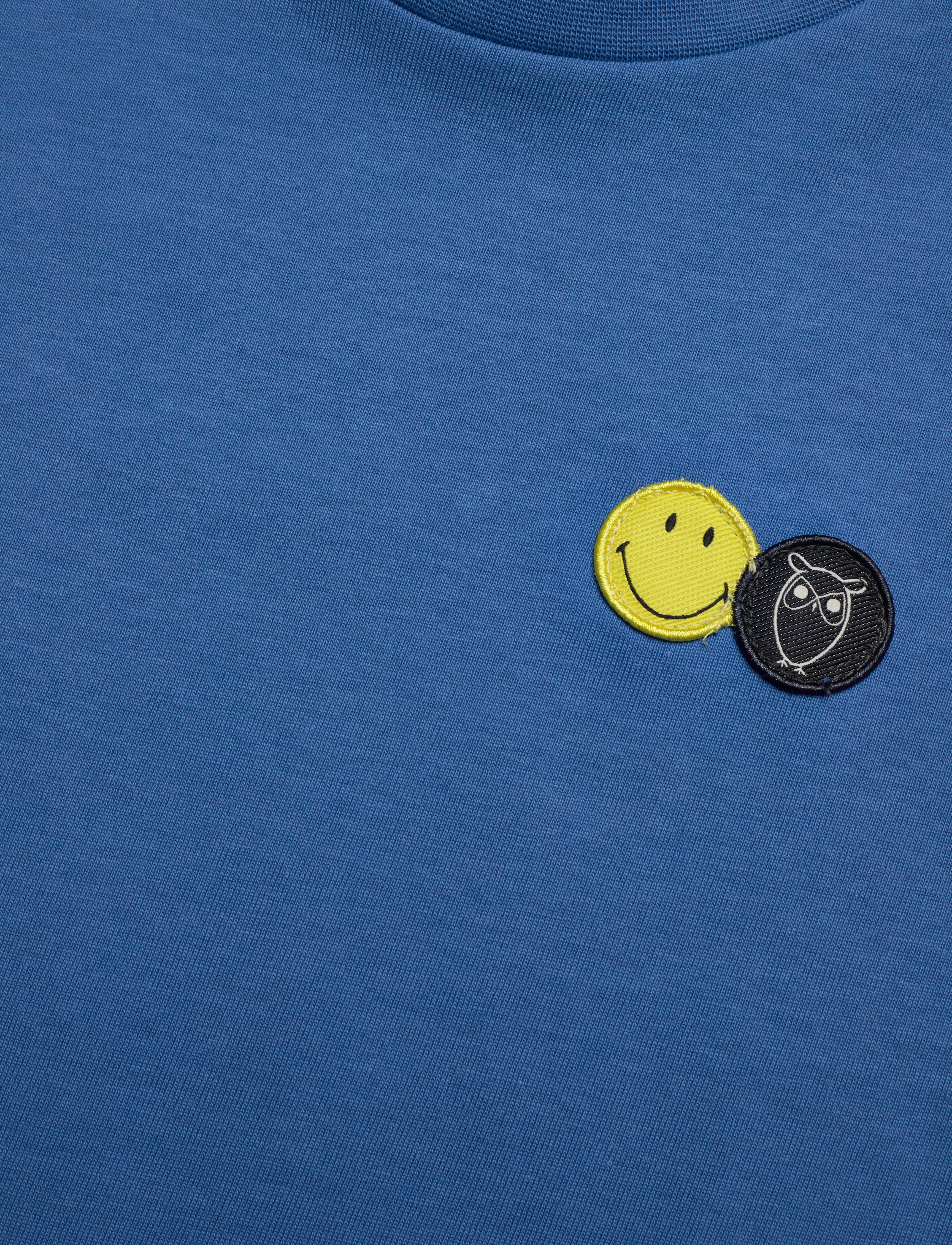 Knowledge Cotton Apparel - KCA X SMILEY® badge t-shirt - GOTS/ - campanula - 2