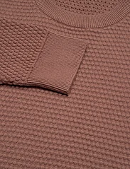 Knowledge Cotton Apparel - VAGN regular bubble knit crew neck - rund hals - chocolate malt - 5