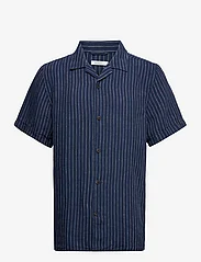 Knowledge Cotton Apparel - Box fit short sleeved striped linen - pellavakauluspaidat - stripe - blue - 0