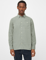 Knowledge Cotton Apparel - Regular fit corduroy shirt - GOTS/V - peruskauluspaidat - lily pad - 2