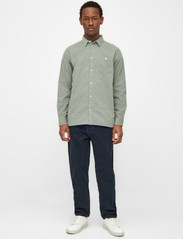 Knowledge Cotton Apparel - Regular fit corduroy shirt - GOTS/V - basic-hemden - lily pad - 4