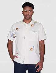 Knowledge Cotton Apparel - Box fit short sleeve shirt with emb - kortärmade t-shirts - egret - 2