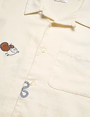 Knowledge Cotton Apparel - Box fit short sleeve shirt with emb - kortermede t-skjorter - egret - 6