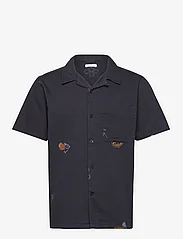Knowledge Cotton Apparel - Box fit short sleeve shirt with emb - kortärmade t-shirts - night sky - 0