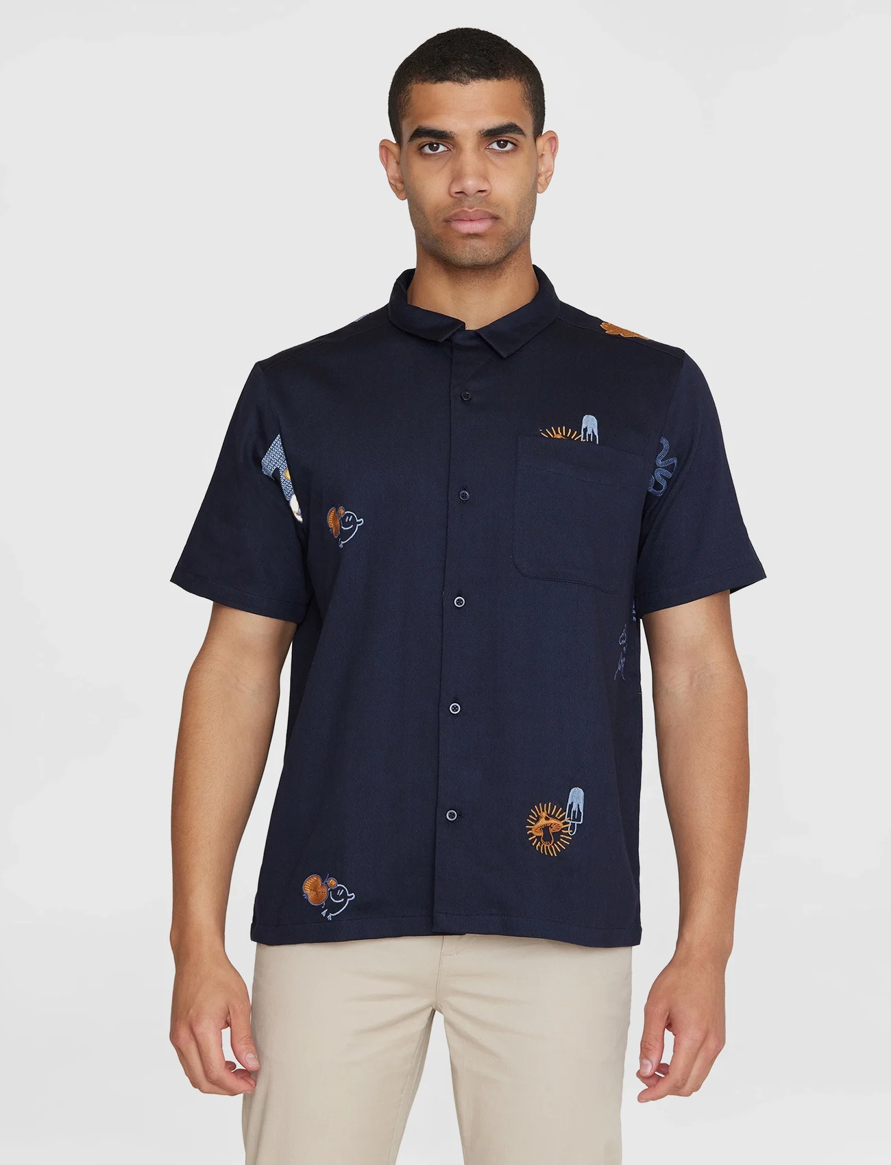 Knowledge Cotton Apparel - Box fit short sleeve shirt with emb - lyhythihaiset kauluspaidat - night sky - 0