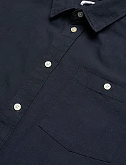 Knowledge Cotton Apparel - Regular linen look short sleeve shi - lyhythihaiset - total eclipse - 3