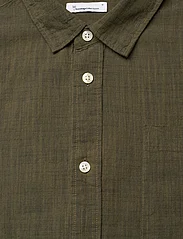 Knowledge Cotton Apparel - Regular linen look shirt GOTS/Vegan - casual shirts - burned olive - 2