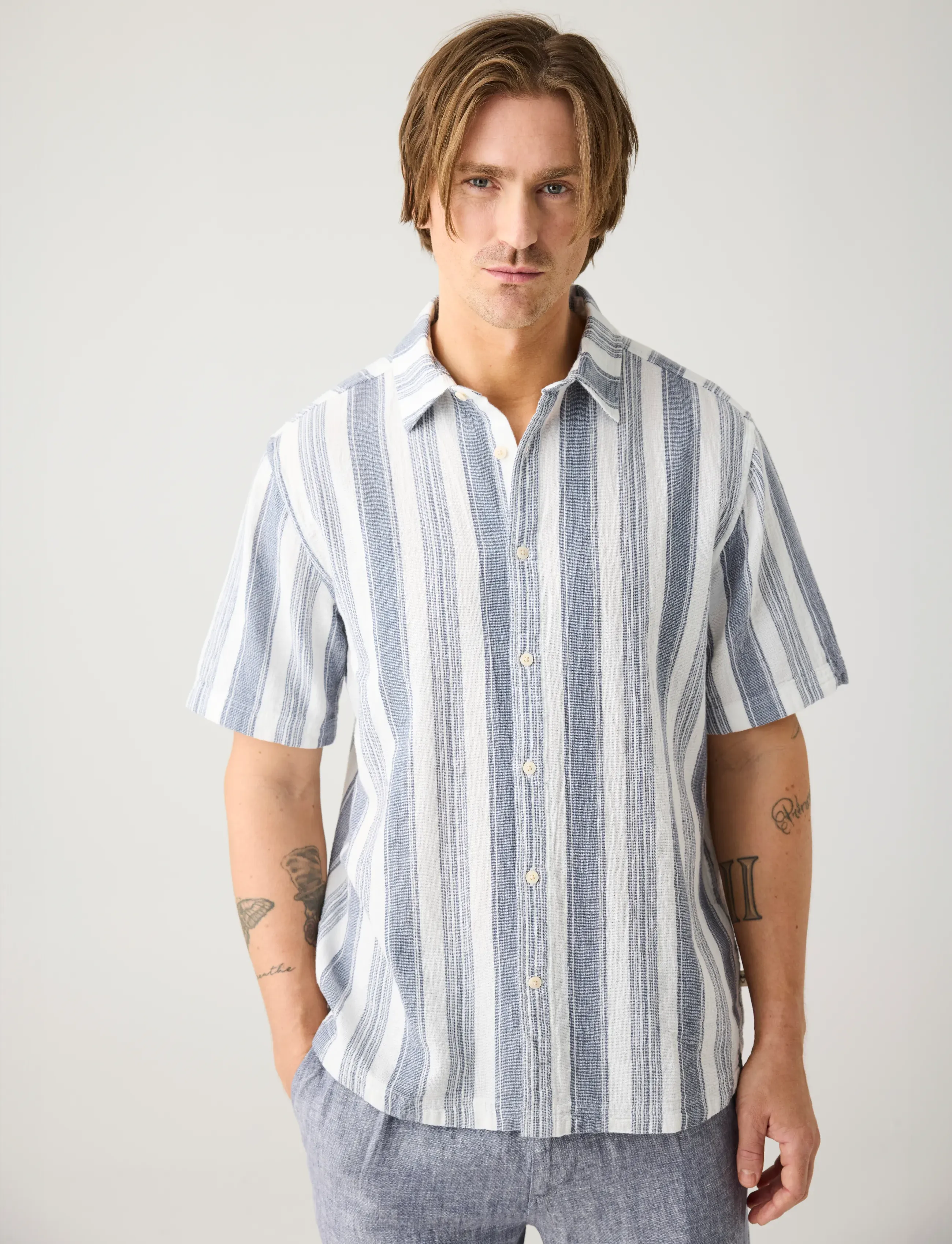 Knowledge Cotton Apparel Relaxed Stripe Short Sleeve Shirt, S, Shirts, Grau - Short-sleeved Männerswear