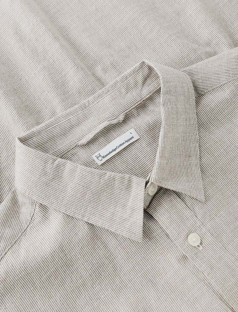 Knowledge Cotton Apparel - Dune regular stripe shirt - stribede skjorter - green stripe - 3