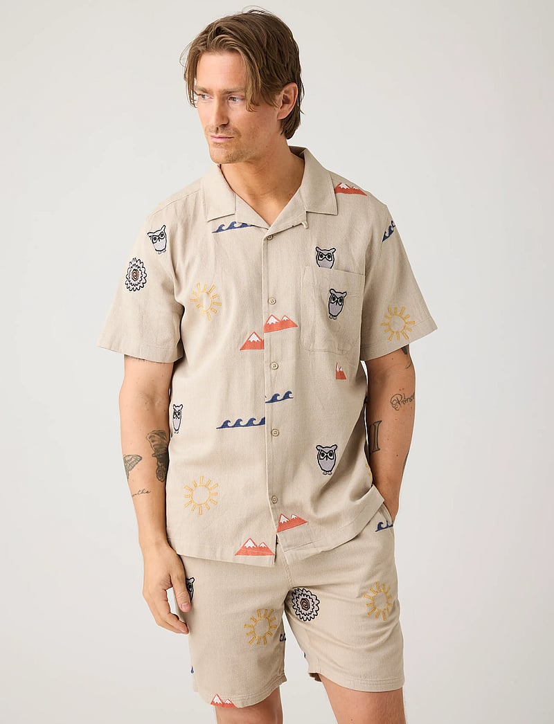 Knowledge Cotton Apparel - Relaxed embroidery short sleeve shi - lühikeste varrukatega särgid - light feather gray - 0