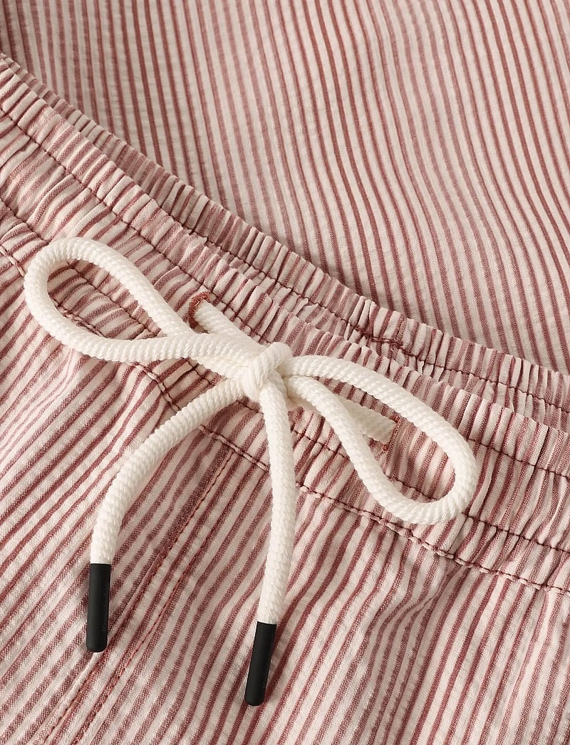 Knowledge Cotton Apparel - Mid-thigh seersucker swimshorts - badeshorts - red stripe - 3